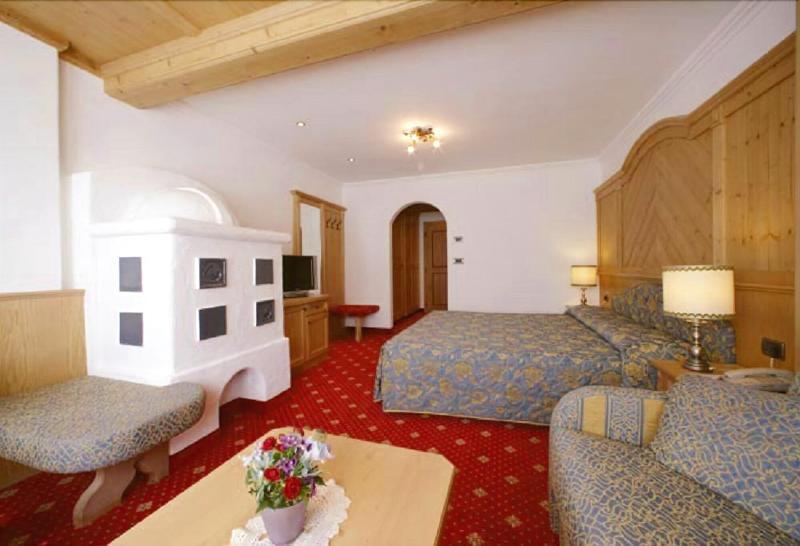 Alpen Hotel Corona Vigo di Fassa Kültér fotó