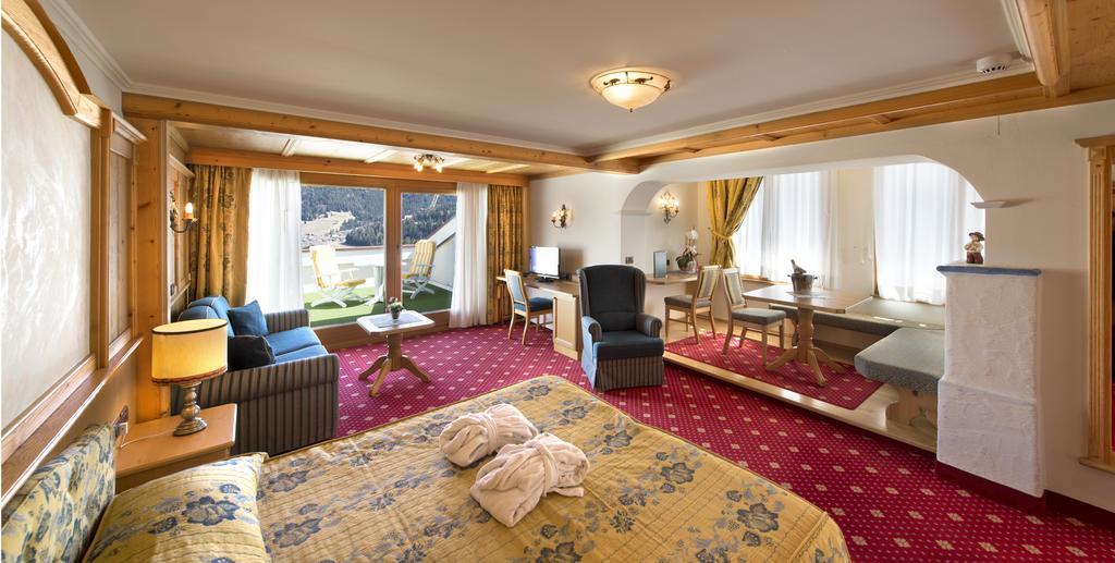 Alpen Hotel Corona Vigo di Fassa Szoba fotó