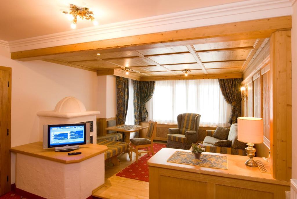 Alpen Hotel Corona Vigo di Fassa Szoba fotó