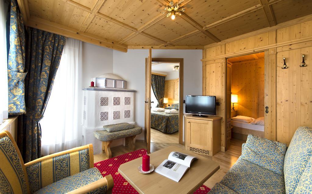 Alpen Hotel Corona Vigo di Fassa Kültér fotó
