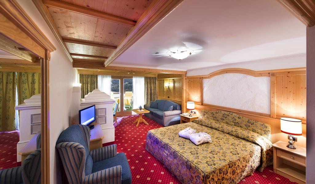 Alpen Hotel Corona Vigo di Fassa Kültér fotó