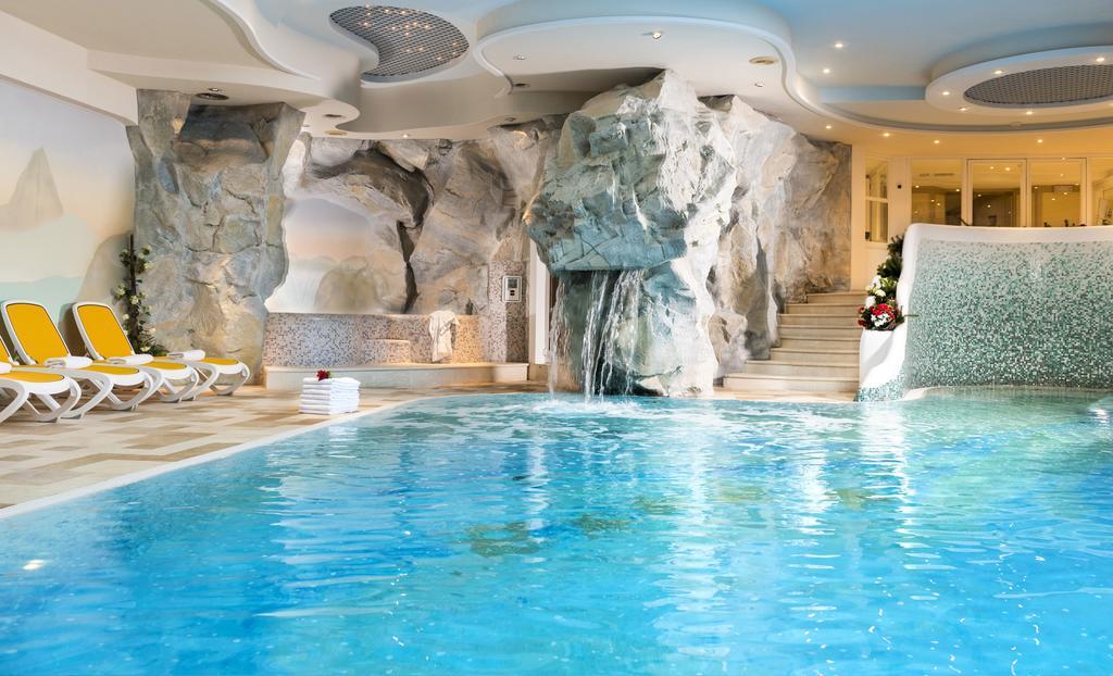 Alpen Hotel Corona Vigo di Fassa Kültér fotó