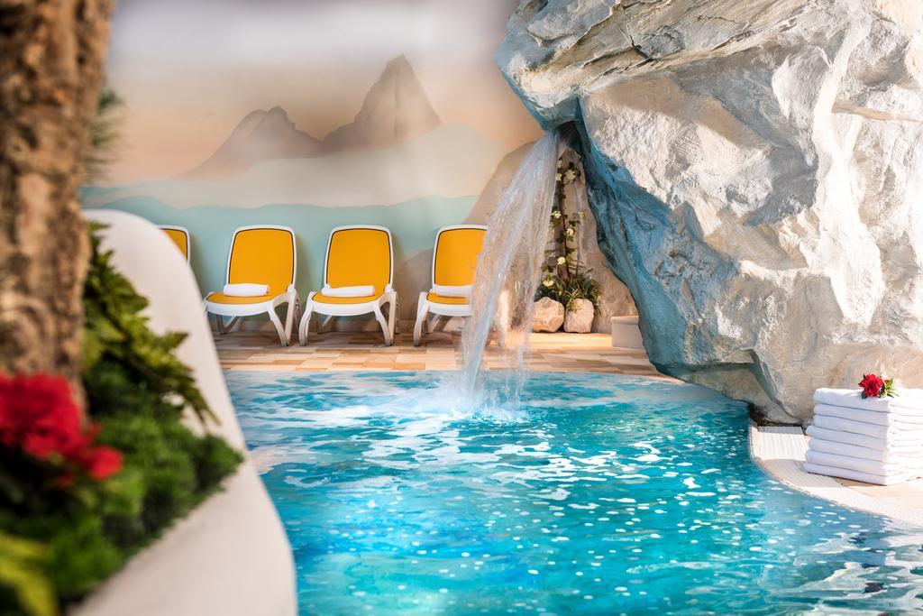 Alpen Hotel Corona Vigo di Fassa Kültér fotó