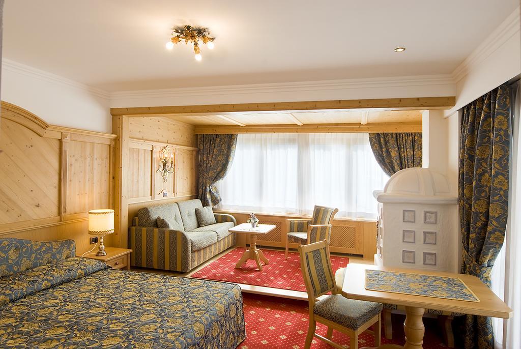 Alpen Hotel Corona Vigo di Fassa Kültér fotó