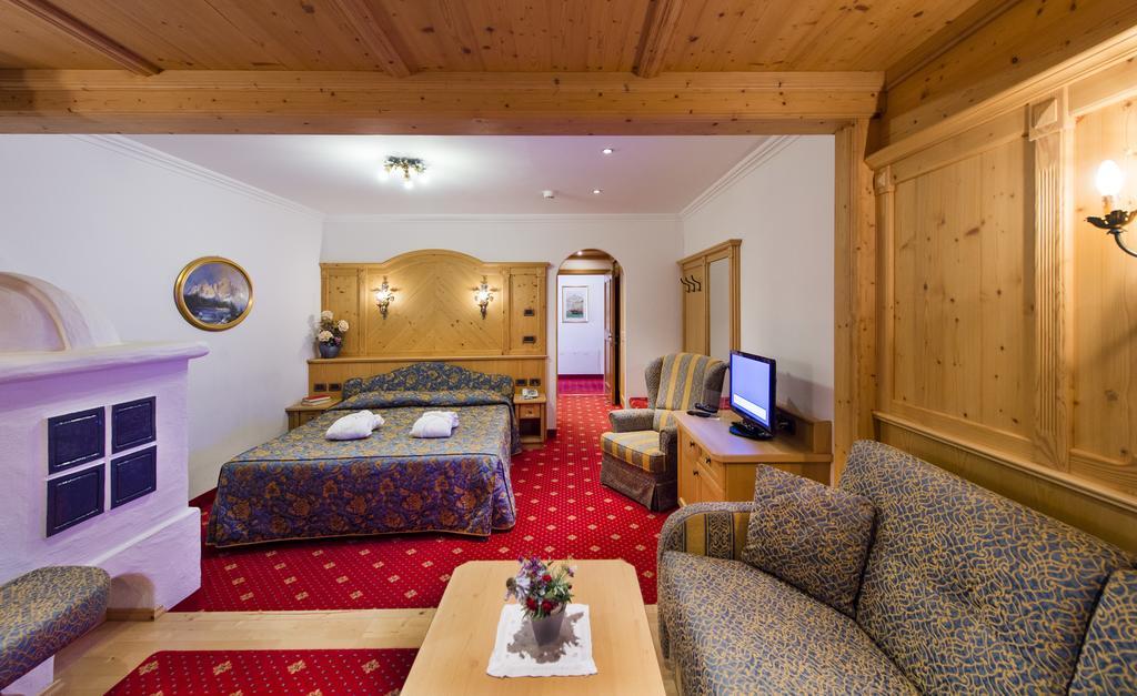 Alpen Hotel Corona Vigo di Fassa Kültér fotó